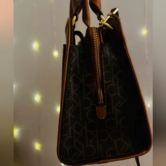 Calvin Klein - Picture 4 of 5